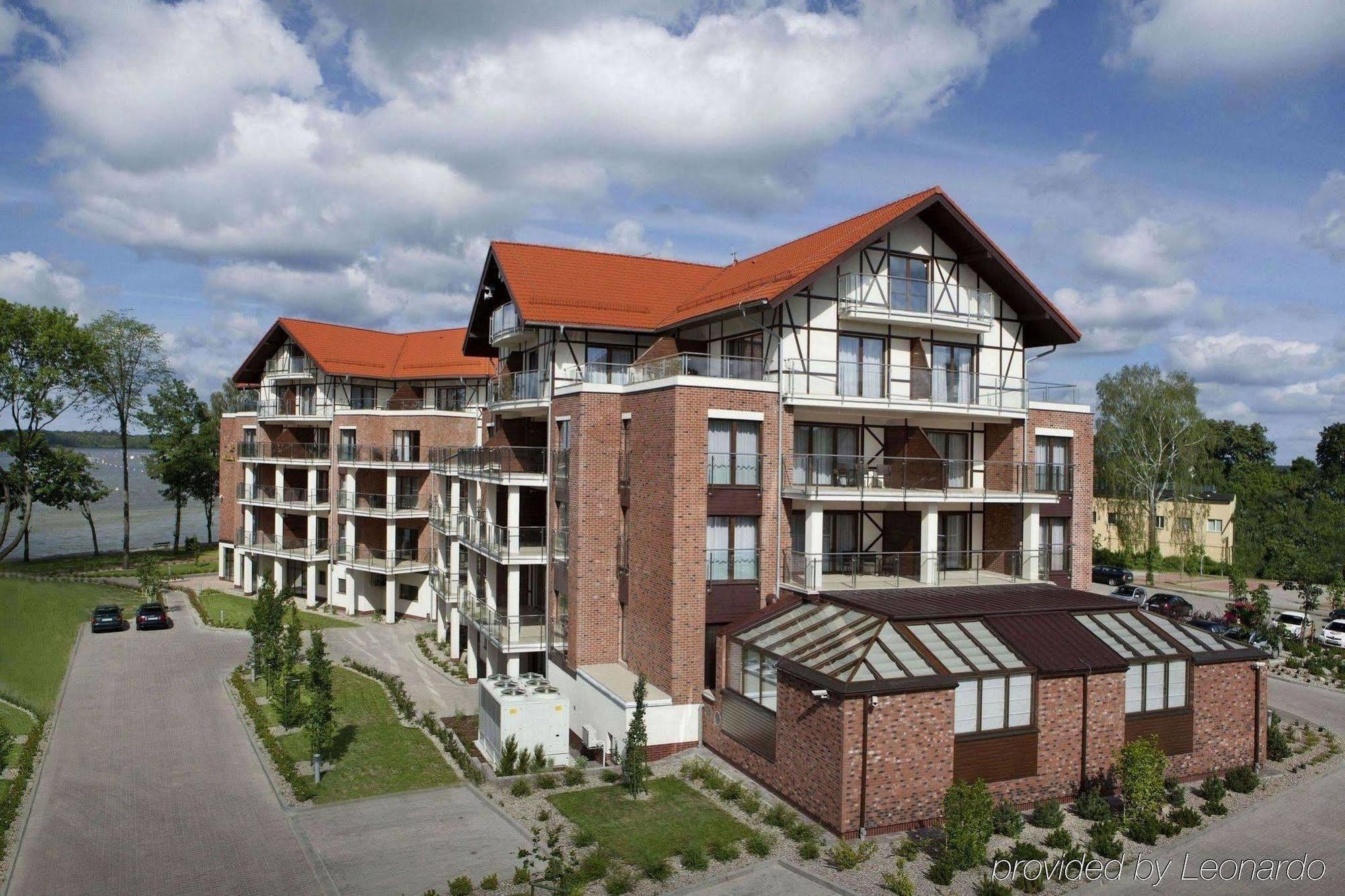 Willa Port Ostróda Exterior foto Residential complex in Nida